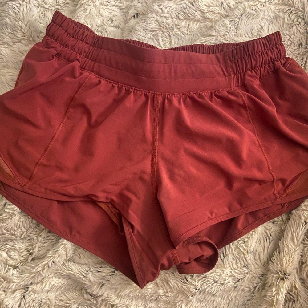 Lululemon hotty hot shorts size 6 2.5 inch